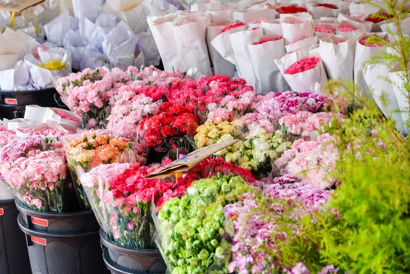 Flowers market, Milano editorial stock photo. Image of news - 30502328