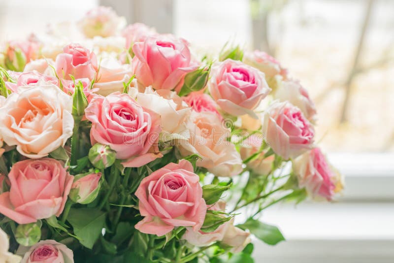 Bouquet de roses Fleurs naturelles de mariage Saint-Valentin ou 8 mars cadeau floral photo stock Bouquet de roses Fleurs naturelles de mariage Saint-Valentin ou 8 mars cadeau floral photo stock