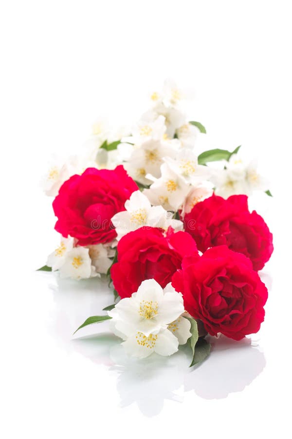 bouquet-des-roses-et-du-jasmin-41481782.