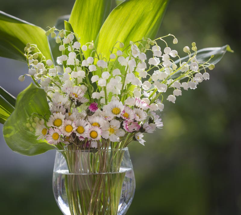 Bouquet of lilies and daisies