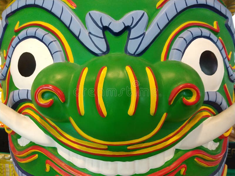 Bourdonnent dedans le visage g?ant tha?landais image stock Bourdonnent dedans le visage g?ant tha?landais image stock