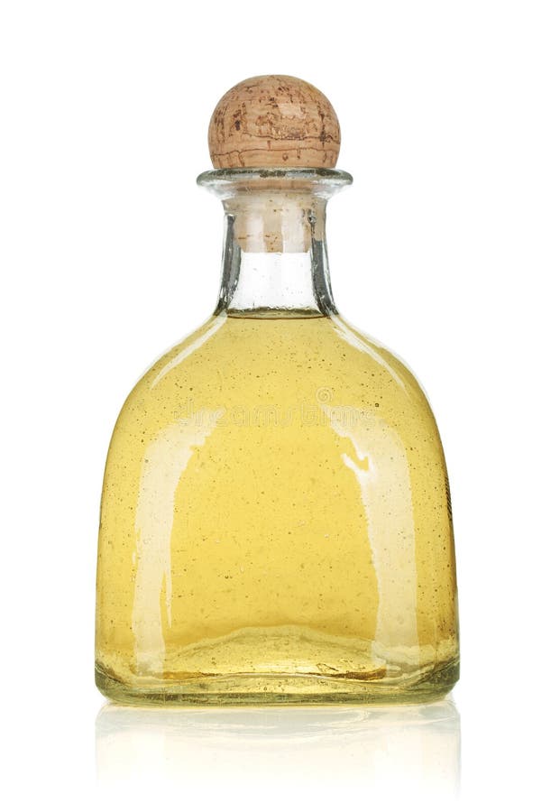 Bouteille de tequila d'or images stock Bouteille de tequila d'or images stock