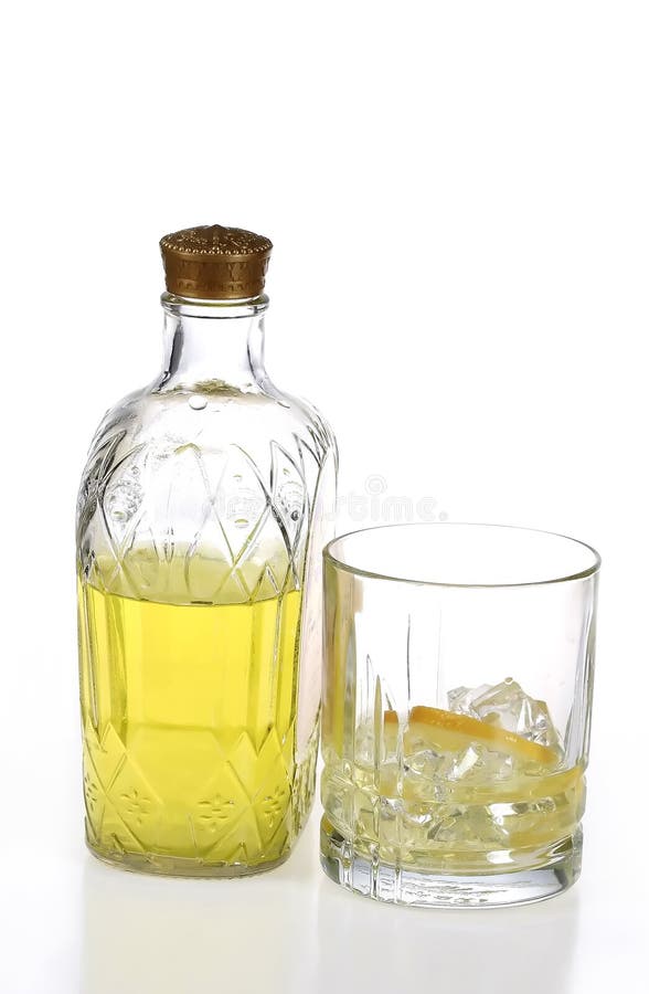 Bouteille et glace de whiskey photo stock Bouteille et glace de whiskey photo stock