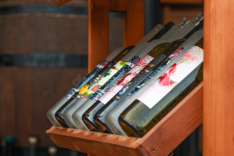 Bouteilles de vin photographie stock libre de droits Bouteilles de vin photographie stock libre de droits