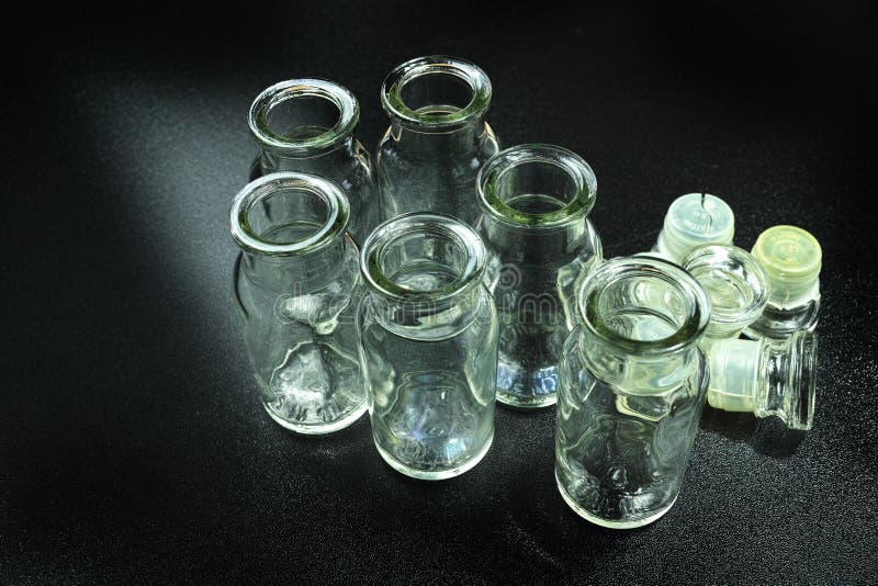 Bouteilles en verre images libres de droits Bouteilles en verre images libres de droits