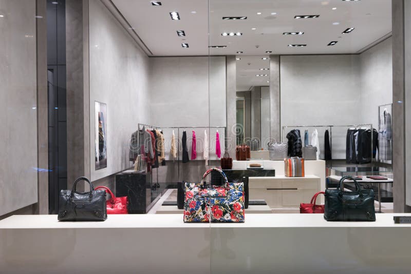 magasin balenciaga le plus proche