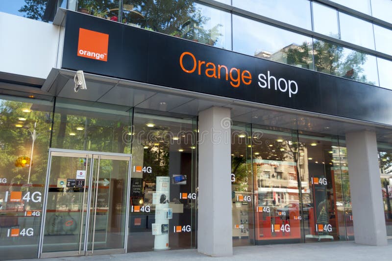 Boutique orange photo éditorial. Image du moderne, cadeau 34294361