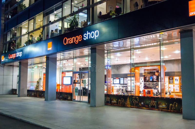 Boutique orange photo éditorial. Image du moderne, cadeau 34294361