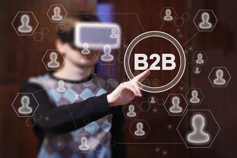 Bouton B2B de contact d'homme d'affaires dans le dispositif VR de réalité virtuelle photos libres de droits Bouton B2B de contact d'homme d'affaires dans le dispositif VR de réalité virtuelle photos libres de droits
