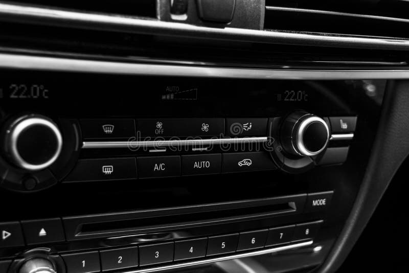 Bouton de climatisation à l'intérieur d'une voiture Unité à C.A. de contrôle de climat dans la nouvelle voiture détails modernes