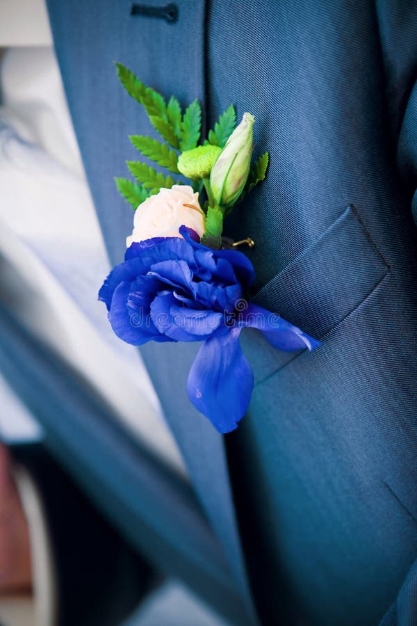 Boutonniere im Blau lizenzfreie stockbilder Boutonniere im Blau lizenzfreie stockbilder