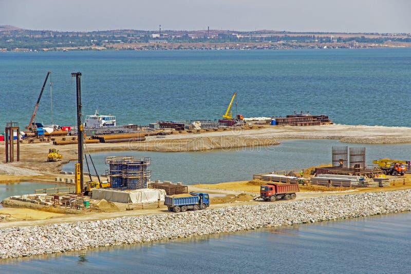Constructie van de Krimbrug in Kerch stock foto