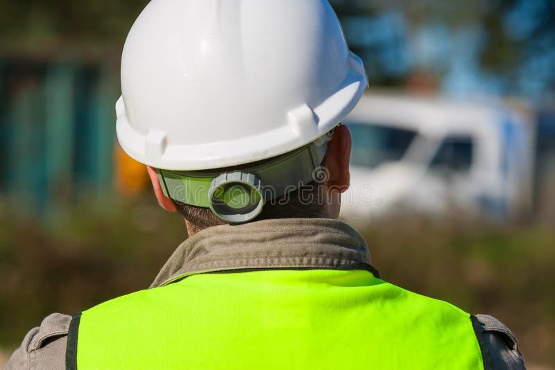 Bouwvakker In Hard Hat op Bouwterrein stock foto Bouwvakker In Hard Hat op Bouwterrein stock foto