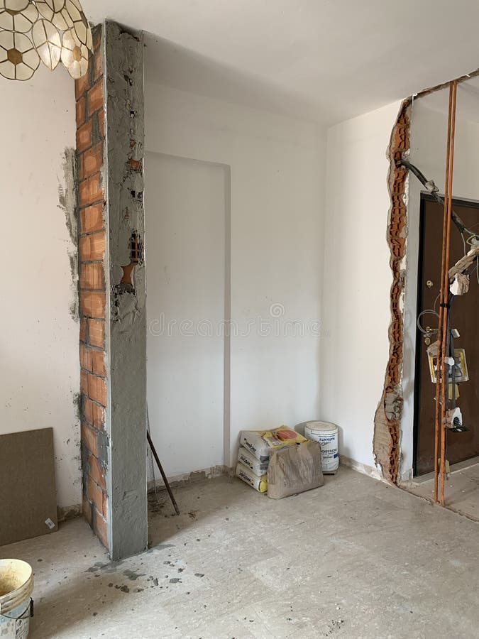 Bouwwerf, industri?le in aanbouw lege ruimte, rode bakstenen muur, de architecturale hulpmiddelen van het grondwerk, onderhanden stock fotografie Bouwwerf, industri?le in aanbouw lege ruimte, rode bakstenen muur, de architecturale hulpmiddelen van het grondwerk, onderhanden stock fotografie