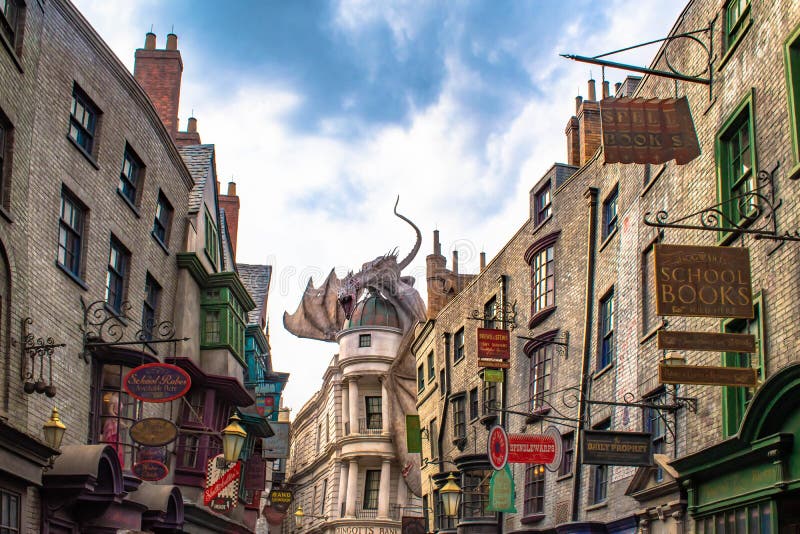 Bovenaanzicht van de gringotts dragon in de wizarding wereld van harry potter diagon alley bij universal studios 46