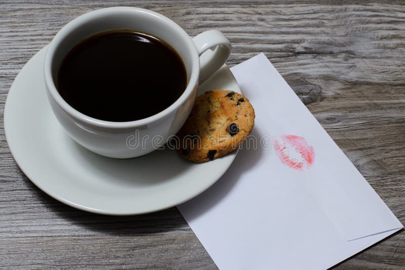 Bovenkant boven boven dichte omhooggaande meningsfoto van smakelijke verse ochtendkop van koffie Een kop van hete koffie op een s royalty-vrije stock afbeelding Bovenkant boven boven dichte omhooggaande meningsfoto van smakelijke verse ochtendkop van koffie Een kop van hete koffie op een s royalty-vrije stock afbeelding