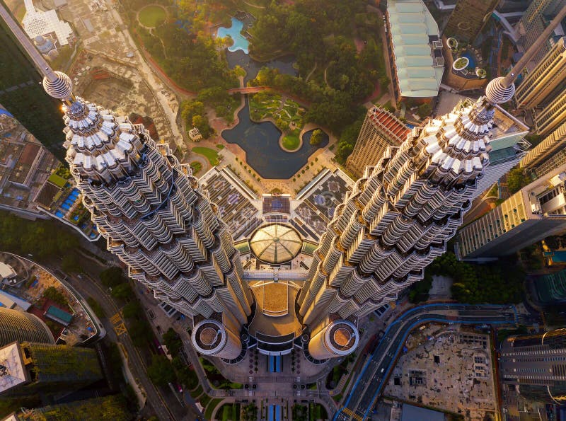 Bovenkant van de Tweelingtorens van Petronas Satellietbeeld van Kuala Lumpur Downtown, Maleisië Financiële districts en commercië