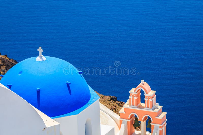 Bovenkant van kerk, Santorini stock fotografie