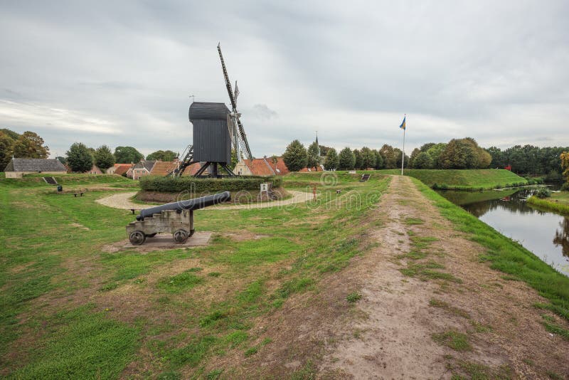 Bovenop de muur van Bourtange royalty-vrije stock afbeelding Bovenop de muur van Bourtange royalty-vrije stock afbeelding