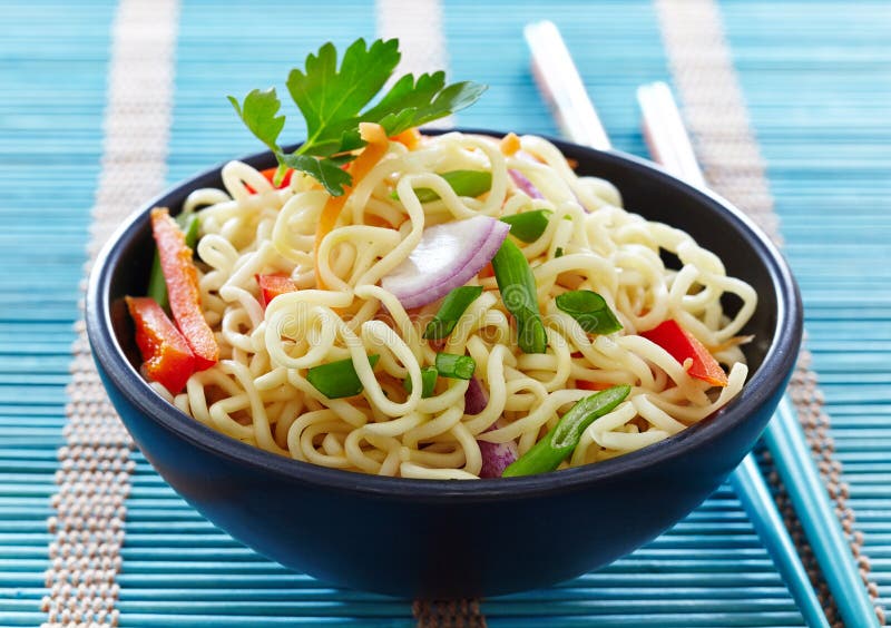 Bowl of chinese noodles with vegetables stock photography Bowl of chinese noodles with vegetables stock photography
