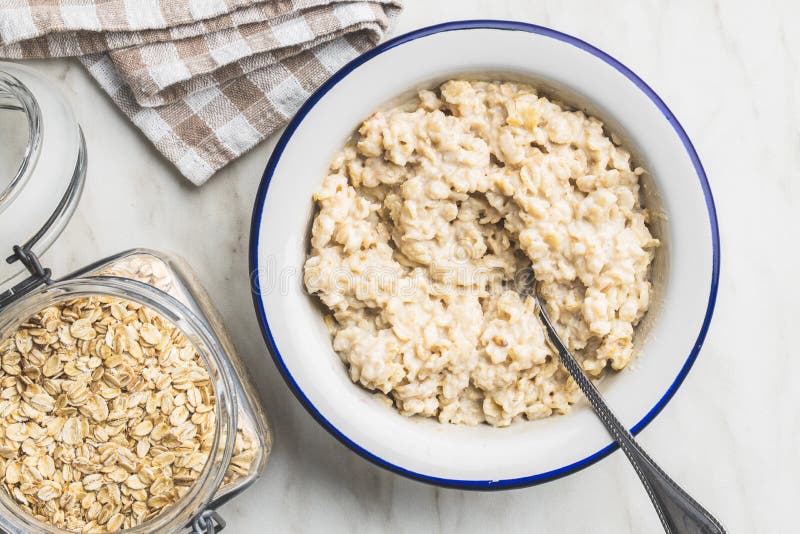 Bowl of oatmeal porridge stock image. Image of dessert - 176729887