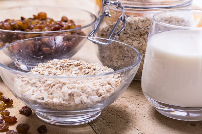 Bowl of oats stock image. Image of bowl, health, flakes - 40618437