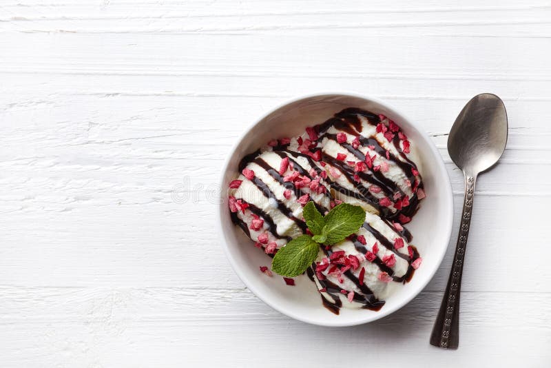 Bowl of vanilla ice cream with chocolate sauce