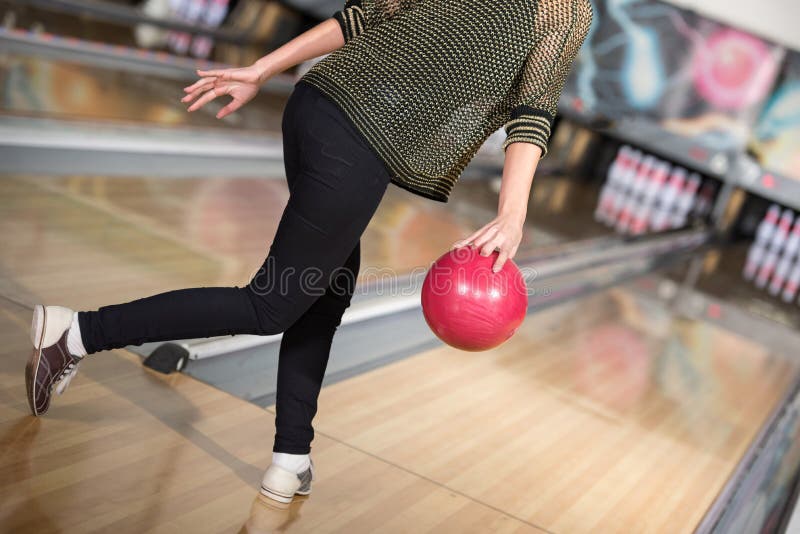 270 Woman Throwing Bowling Ball Club Stock Photos Free & RoyaltyFree