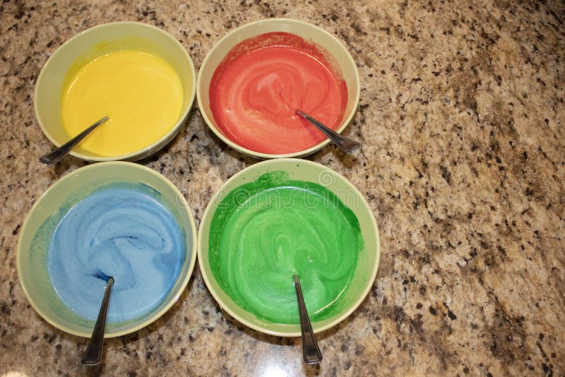 Bowls containing four primary colors royalty free stock photo Bowls containing four primary colors royalty free stock photo