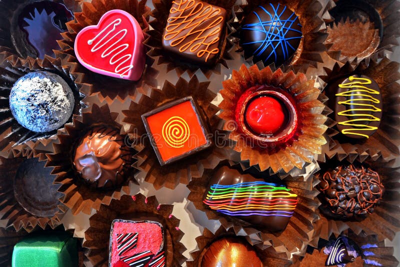 Boxas av olika chokladpralines arkivfoto