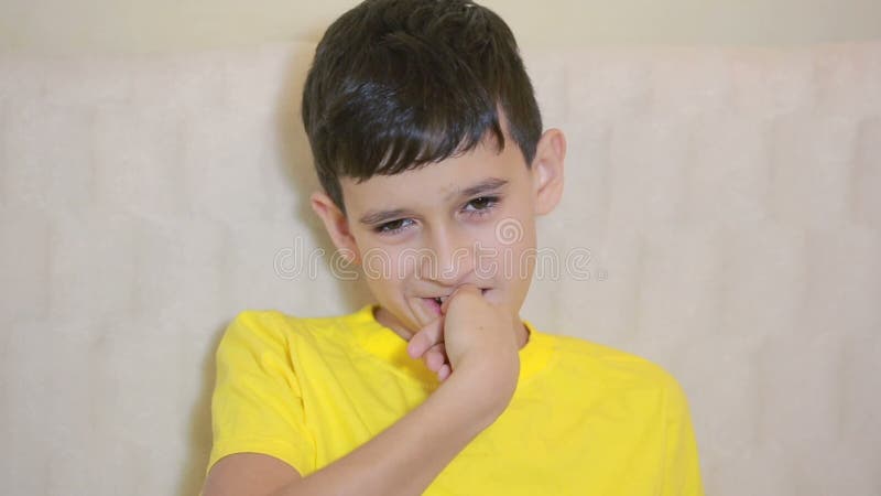 Boy Biting His Nails Obsessive-compulsive Disorder, Child Psychology ...