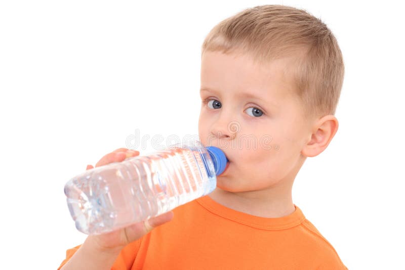 Вода которую мальчик несет. Бутылка для воды для мальчика. Мальчик с баклажками. Мальчик с бутылками фото.