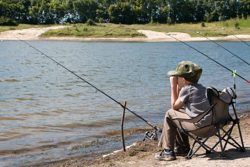 https://thumbs.dreamstime.com/b/boy-fishing-rod-sitting-shore-pond-chair-looks-distance-42361441.jpg