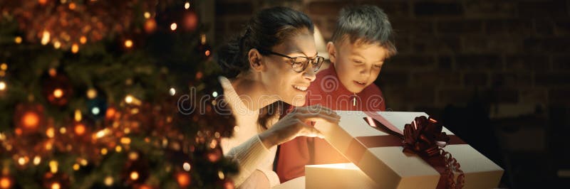 Boy and his mother opening Christmas gifts royalty free stock photos Boy and his mother opening Christmas gifts royalty free stock photos