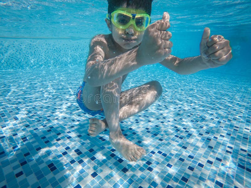 Attractive Woman Posing Underwater Swimming Pool Stock Photo by  ©VitalikRadko 237658590