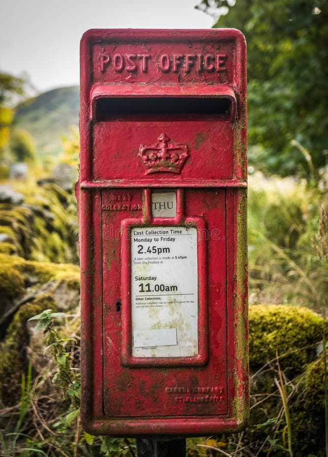 Boîte britannique rurale de courrier de vintage photographie stock Boîte britannique rurale de courrier de vintage photographie stock