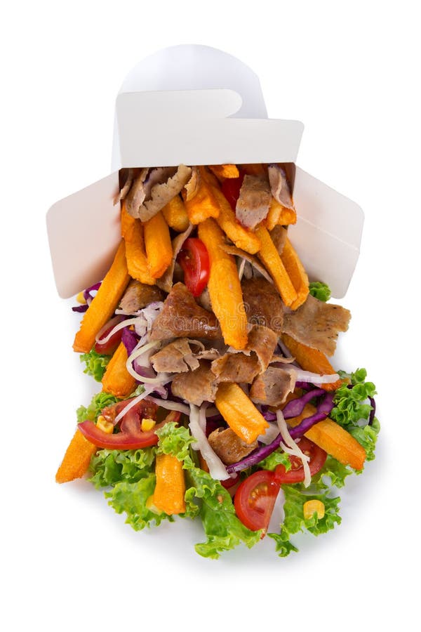 Boîte turque de chiche-kebab avec des pommes frites sur le fond blanc photographie stock libre de droits Boîte turque de chiche-kebab avec des pommes frites sur le fond blanc photographie stock libre de droits