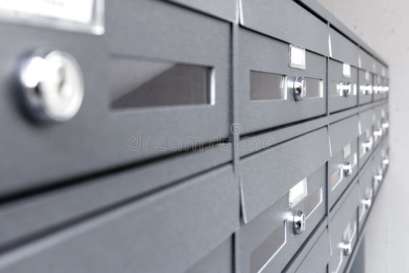 Boîtes aux lettres de condominium photographie stock libre de droits Boîtes aux lettres de condominium photographie stock libre de droits