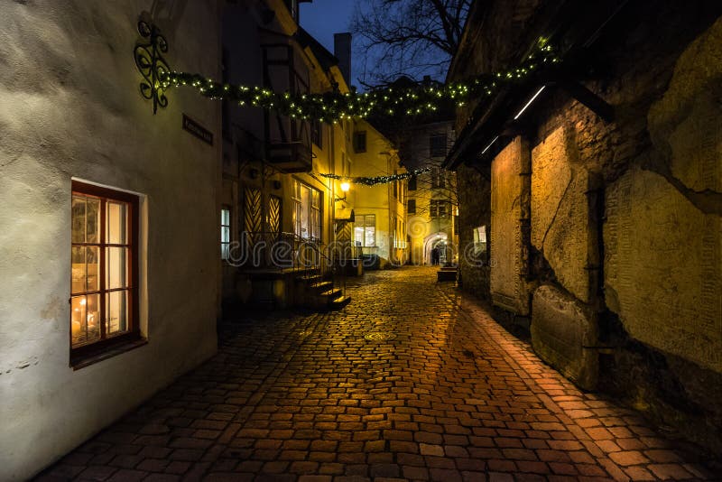 Boże Narodzenia Ulicy stary miasteczko Tallinn Estonia obraz royalty free Boże Narodzenia Ulicy stary miasteczko Tallinn Estonia obraz royalty free