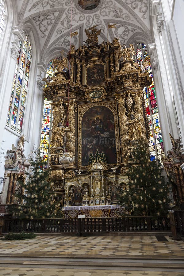 Bożego Narodzenia wnętrze Kościoła Wniebowstąpienia Marii Landsberg Am Lech, Niemcy obrazy stock Bożego Narodzenia wnętrze Kościoła Wniebowstąpienia Marii Landsberg Am Lech, Niemcy obrazy stock