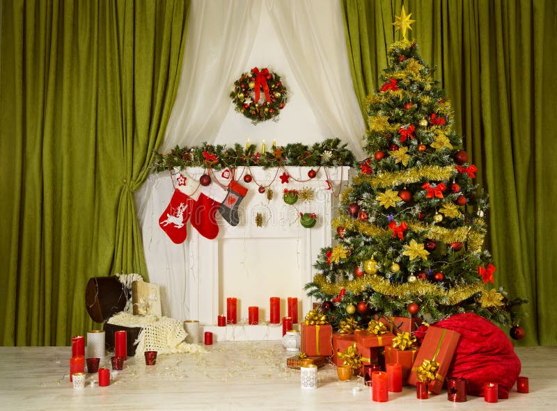 Bożenarodzeniowy pokoju Xmas drzewo, Dekorujący Domowy wnętrze, graby skarpeta obrazy royalty free Bożenarodzeniowy pokoju Xmas drzewo, Dekorujący Domowy wnętrze, graby skarpeta obrazy royalty free