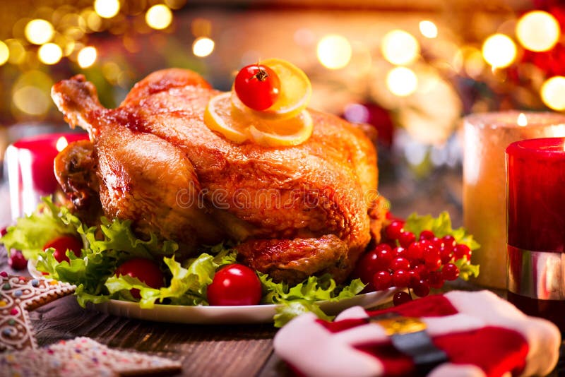 Bożenarodzeniowy rodzinny gość restauracji Bożenarodzeniowy wakacje dekorujący stół z indykiem zdjęcie stock