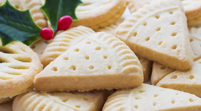 Bożenarodzeniowy Shortbread i Sprig holly obraz stock Bożenarodzeniowy Shortbread i Sprig holly obraz stock