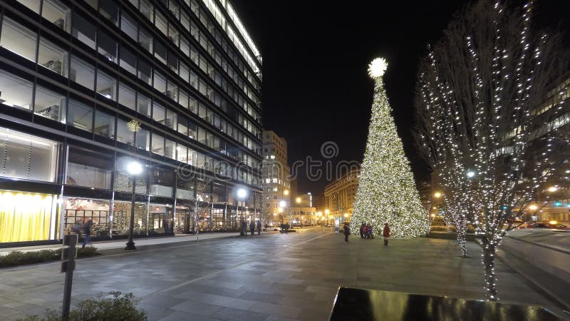 Bożenarodzeniowy wakacyjny nighttime zakupy przy centrum miasta w washington dc fotografia royalty free Bożenarodzeniowy wakacyjny nighttime zakupy przy centrum miasta w washington dc fotografia royalty free