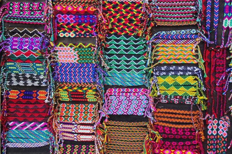 Braccialetti tessuti variopinti, America Latina immagine stock libera da diritti Braccialetti tessuti variopinti, America Latina immagine stock libera da diritti