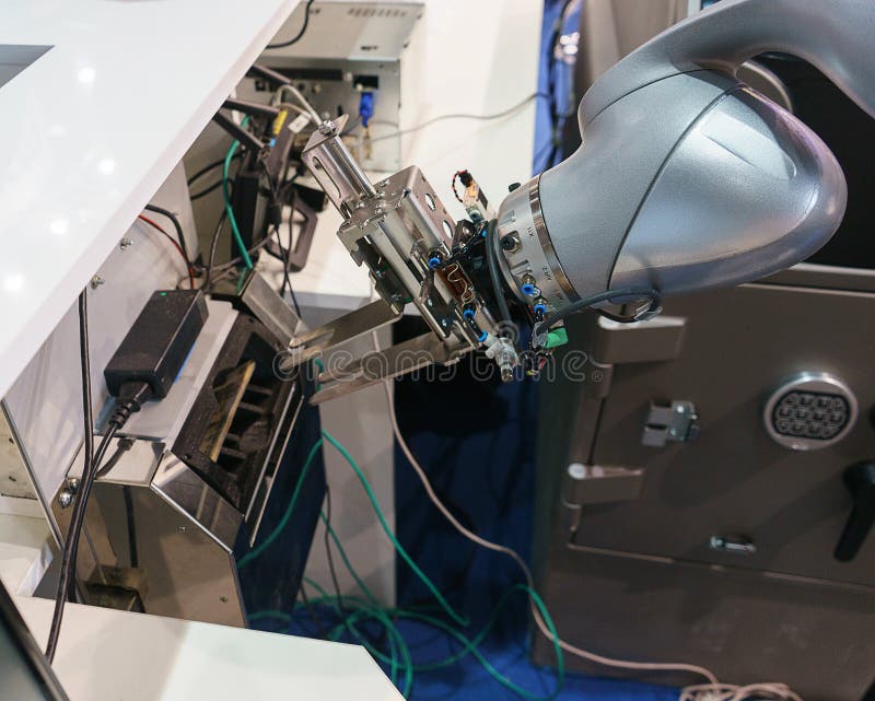 Braccio robot elettronico per il contatore delle fatture e della manutenzione automatica immagine stock libera da diritti Braccio robot elettronico per il contatore delle fatture e della manutenzione automatica immagine stock libera da diritti