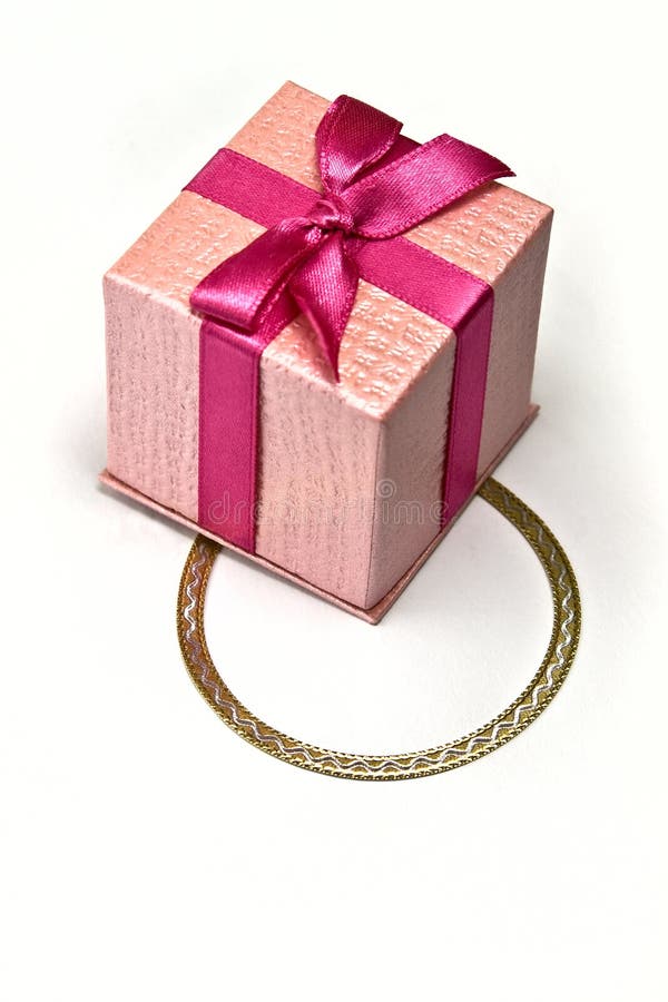 Small Ciguo Bracelet and Necklace Gift Box for Man and Women Birthday Festival Gift Shown as Picture