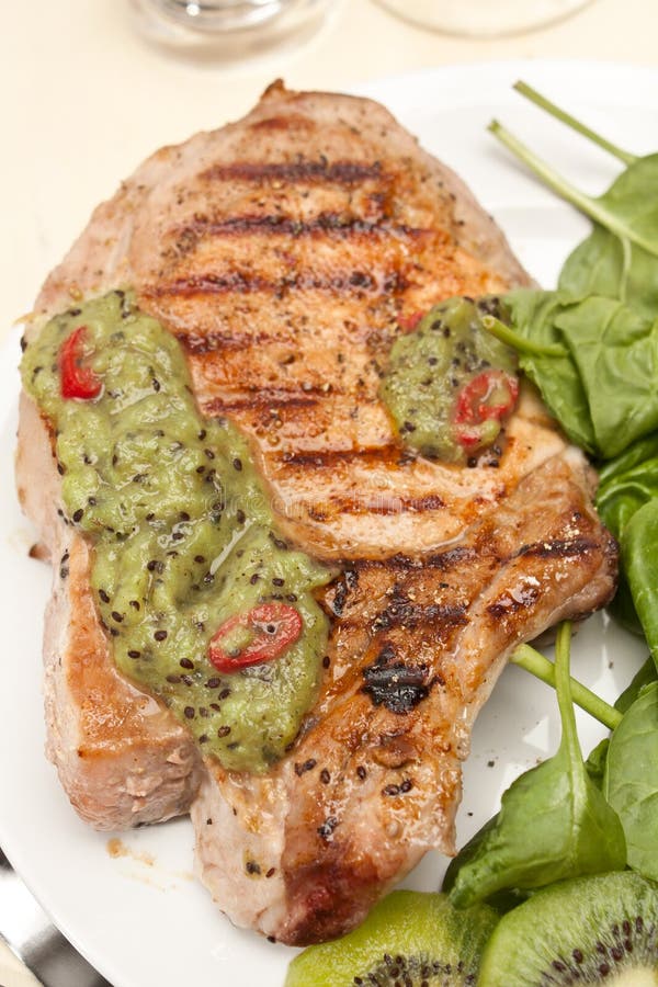 Braciola di maiale cotta fotografia stock. Immagine di ...