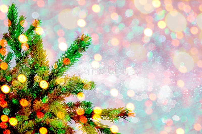 Brad de Crăciun pe fundalul strălucirii strălucirii. fundal abstract elegant, cu ambele royalty free stock image