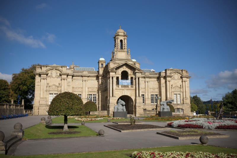 Bradford, Yorkshire, Reino Unido, em outubro de 2013, carroceiro Hall Art Gallery em jardins Manningham do parque do Lister imagens de stock Bradford, Yorkshire, Reino Unido, em outubro de 2013, carroceiro Hall Art Gallery em jardins Manningham do parque do Lister imagens de stock